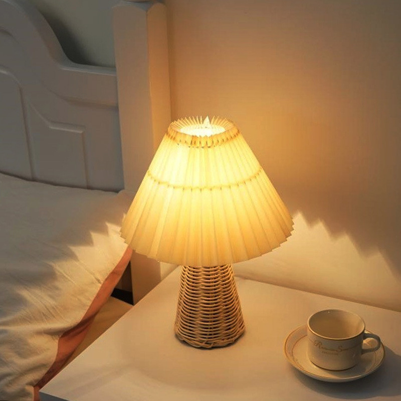 European Bedroom Table Lamp Be - огляд і ціна Desk Setup Vintage