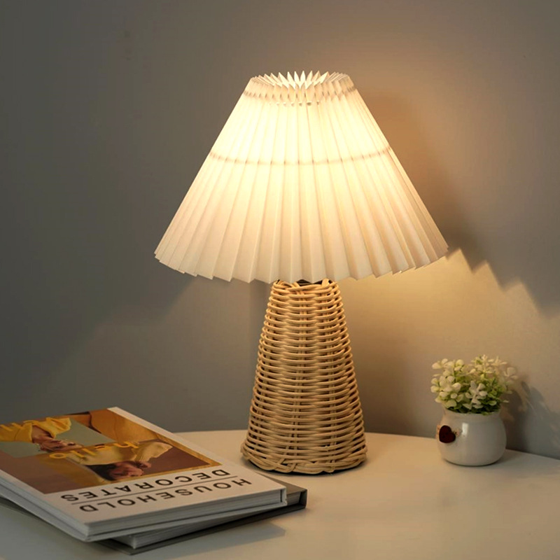 European Bedroom Table Lamp Be - огляд і ціна Desk Setup Vintage